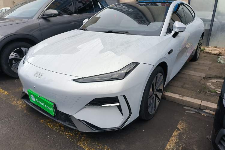 Used Geely Galaxy E8 2024 665 km Range Rear-Drive Starship Long-Range Version