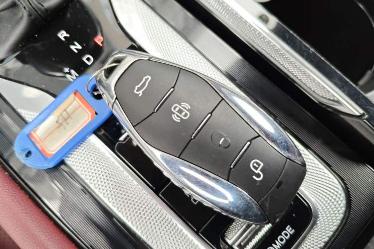 Used Hongqi H5 2024 2.0T Automatic Smart Connect Flagship Edition Vehicle Key