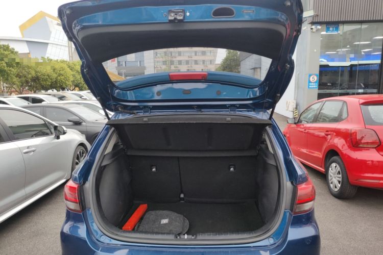 Used Kia KX Cross 2017 1.4L AT GLS Trunk