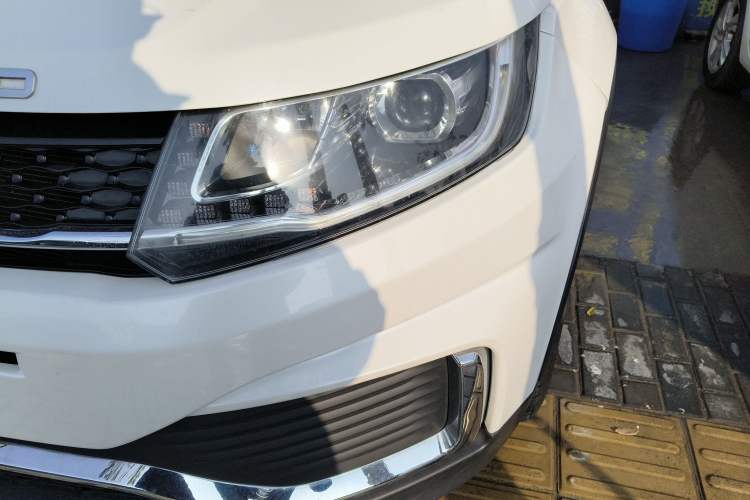 Used Land X7 2018 Jingyue 1.5T Panoramic Luxury Model Left Front Headlight