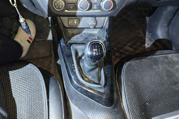 Used Nissan Lannia 2018 1.6L Manual Fashion Trendy Sound Edition Gear Lever