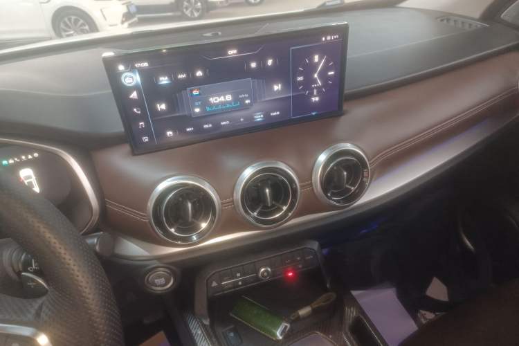 Used Wey VV6 2020 2.0T Two-Wheel Drive Smart Enjoyment+
