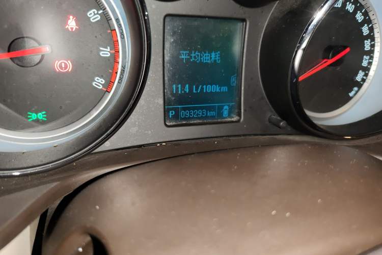 Used Buick Regal 2014 2.0L Leading Fashion Edition Odometer Close Up