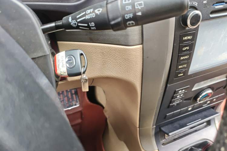 Used Haval H5 Classic 2010 European-style 2.0L Two-Wheel Drive Model with Sunroof