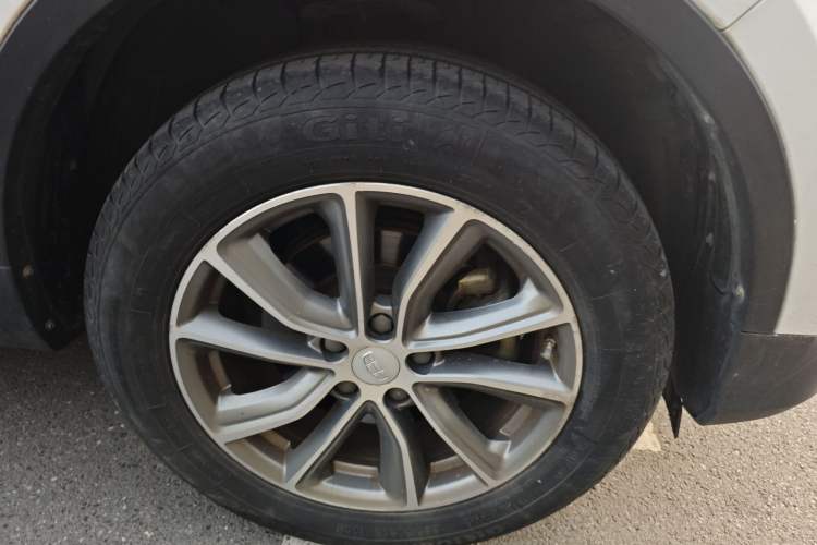 Used Geely Auto Emgrand X7 Sport 2018 1.8TD Automatic Two-Wheel Drive Smart 4G Connected Version Right Front Wheel Hub