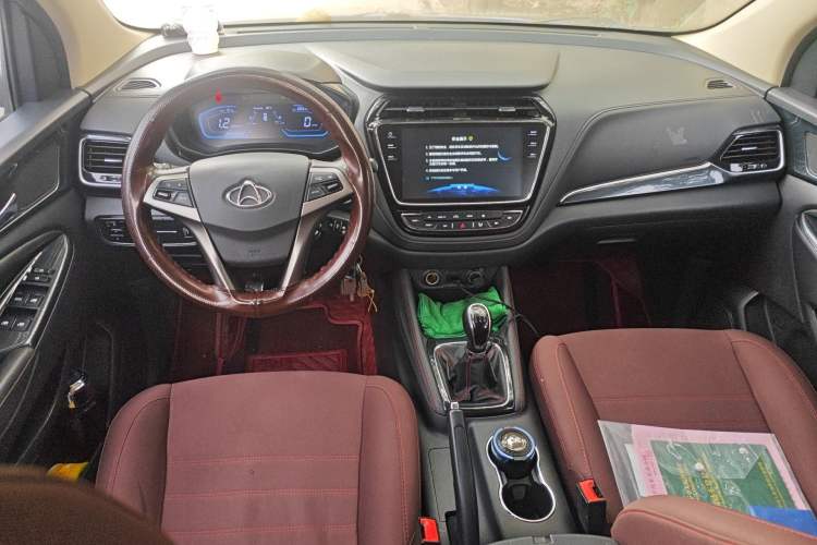 Used CHANGAN OSHAN A800 2017 1.6L Manual Elite Model Center Console