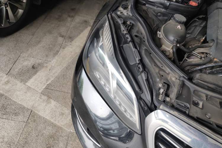 Used Mercedes-Benz E-Class 2015 E 260 L Right Front Headlight