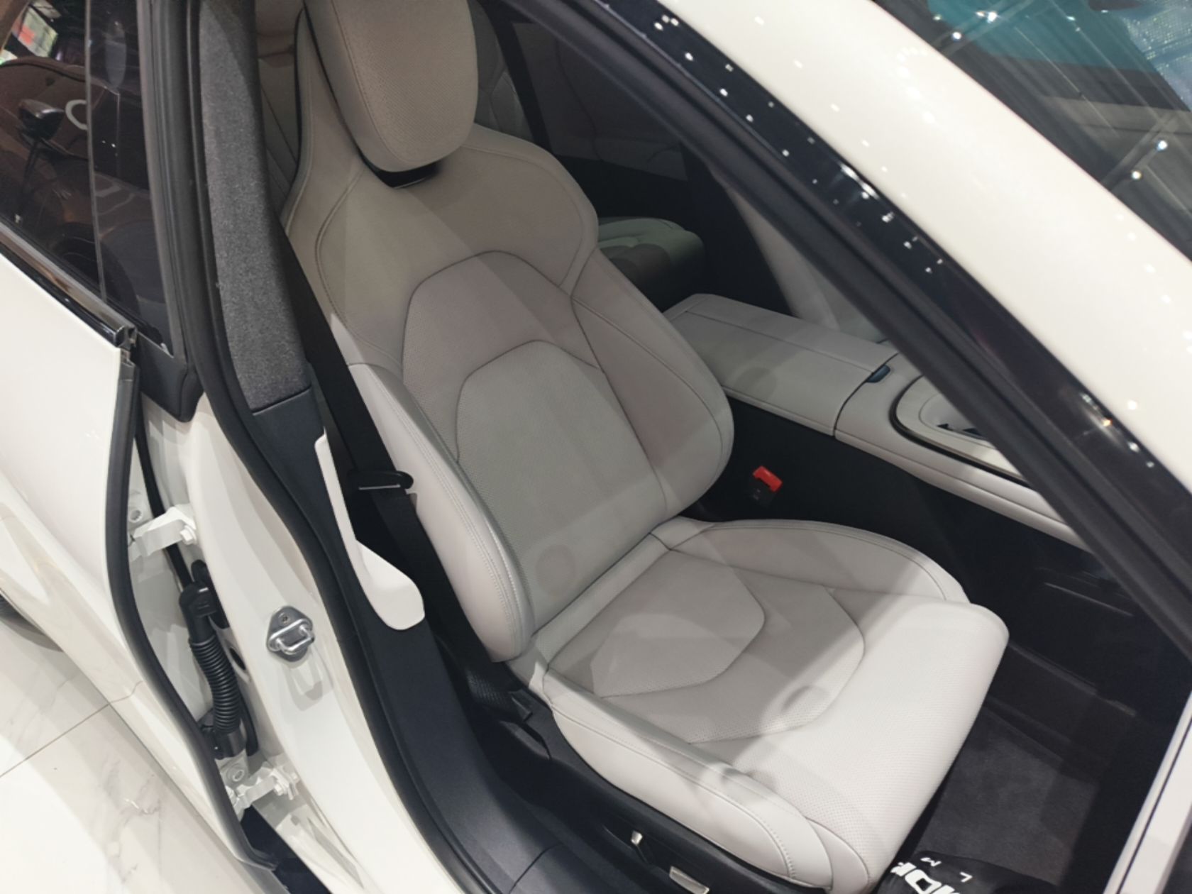 Xiaomi Auto SU7 2024 Rear-Drive Ultra-Long Range Advanced Pro-Level Intelligent Driving Version — снимка 19
