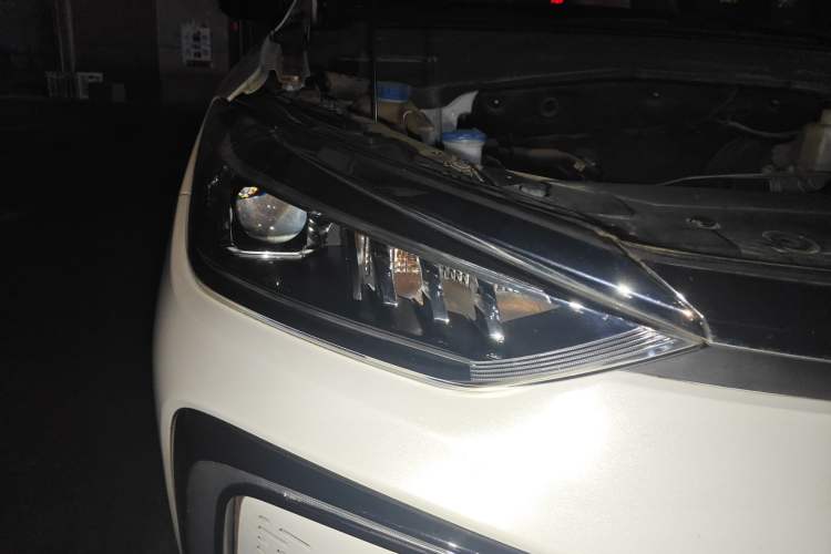 Used BAIC Beijing EU5 2018 R500 Smart Edition Right Front Headlight