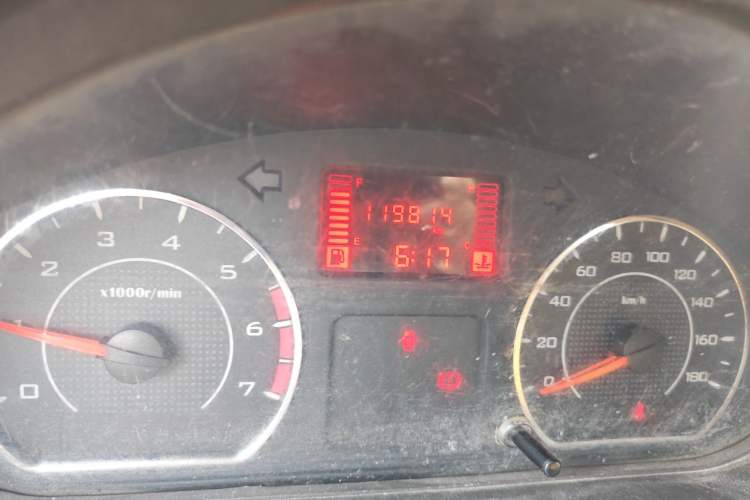 Used Wuling Rongguang 2019 1.5L Extended-Body Van Base Model with 2 Seats Odometer Close Up