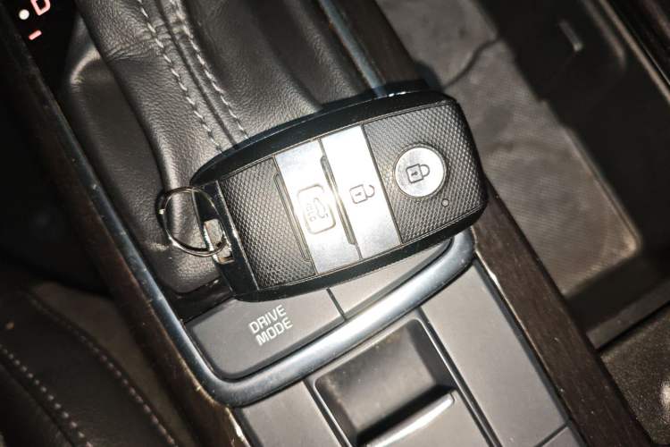 Used Kia K5 2019 Pro 1.6T Automatic Luxury Edition China V Standard Vehicle Key
