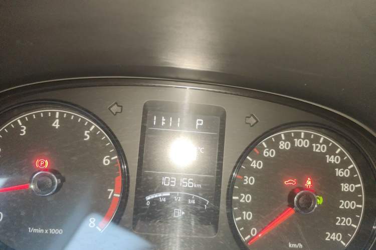 Used Volkswagen Lavida 2015 1.6L Automatic Fashion Edition Odometer Close Up