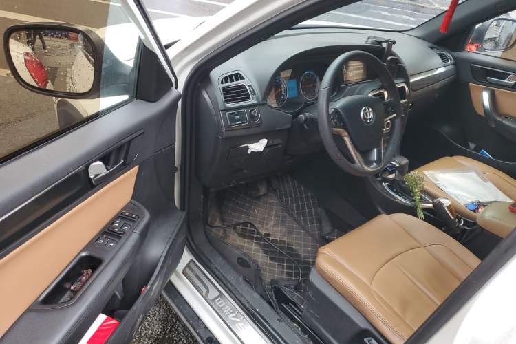 Used Brilliance V5 2016 1.5T Automatic Two-Wheel Drive Smart Version Driver Seat