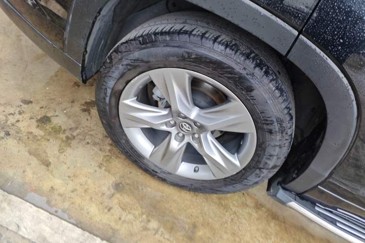 Used Toyota Highlander 2018 2.0T Four-Wheel Drive Luxury Edition 7 Seats China V Emission Standard
