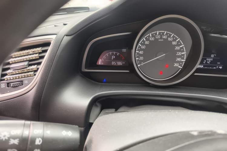 Used Mazda 3 Axela 2017 Sedan 1.5L Automatic Luxury Model China VI Standard
