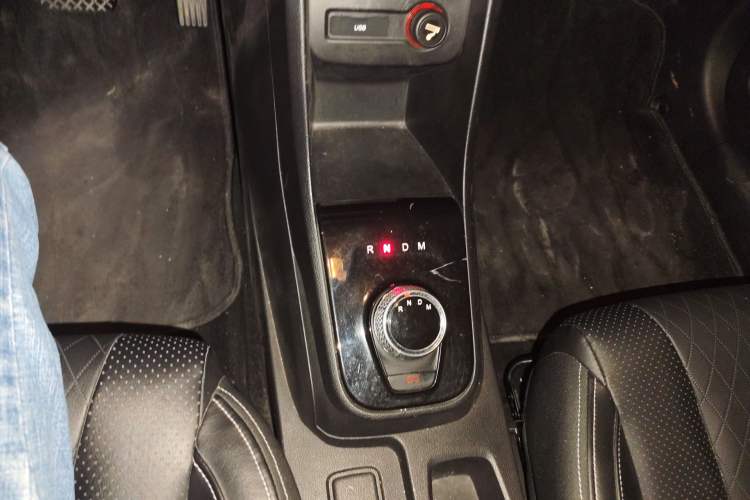 Used Baojun 310W 2018 1.5L Automatic Luxury Version China V Gear Lever