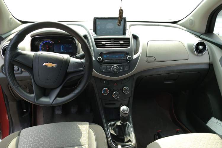 Used Chevrolet Trax 2014 1.4T Manual Two-Wheel Drive Comfort Model Center Console