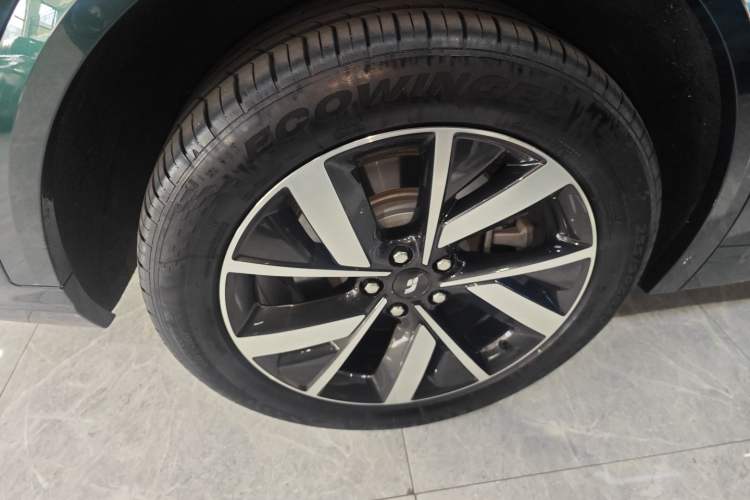 Used Li Auto L8 2023 Pro Model
