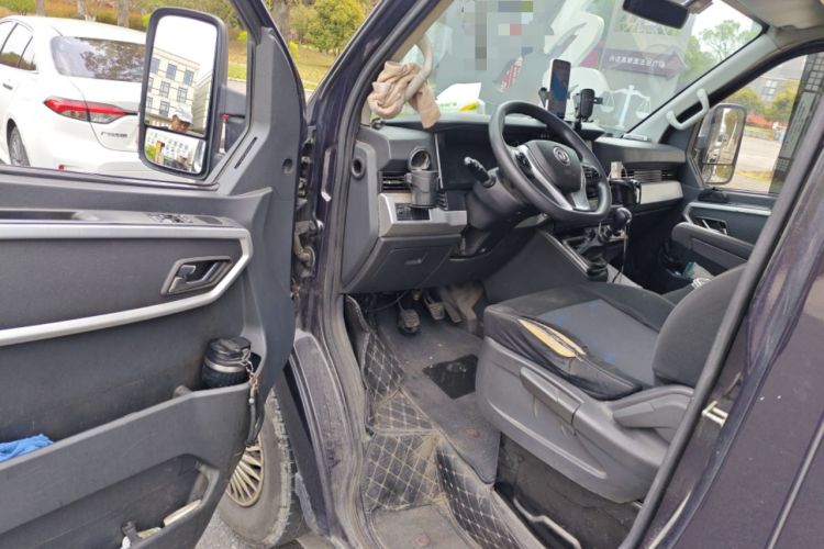 Used Dongfeng Yufeng 2023 V9+ 2.0T Manual Front-Wheel-Drive Multi-Function Mid-Roof Van with 7/8/9 Seats Driver Seat