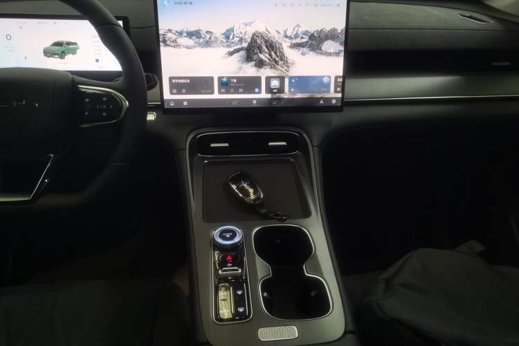 Used Chery Tiggo 8 PLUS 2025 Model 290TGDI DCT Chufeng Edition—5 Seaters
