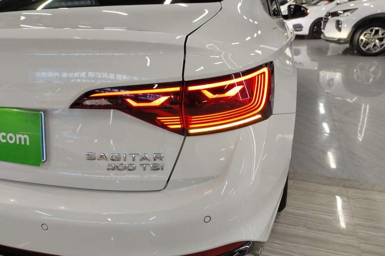 Used Volkswagen Sagitar 2025 300TSI DSG Excellence Edition Right Rear Taillight