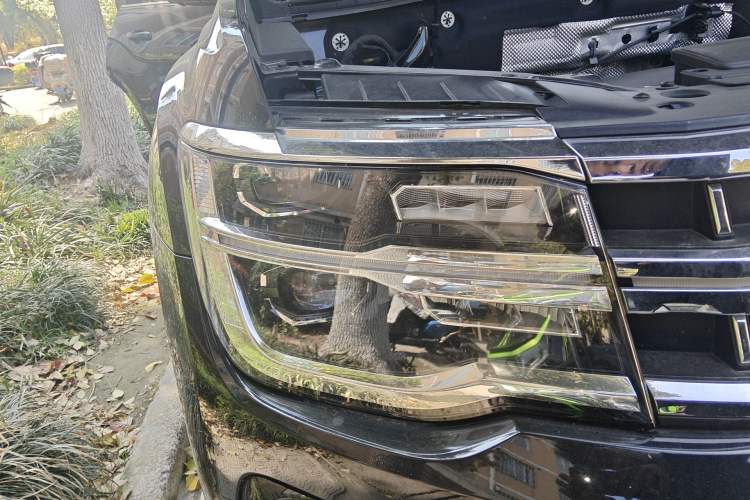 Used Volkswagen Teramont 2024 380TSI All-Wheel Drive Longyao Edition Right Front Headlight