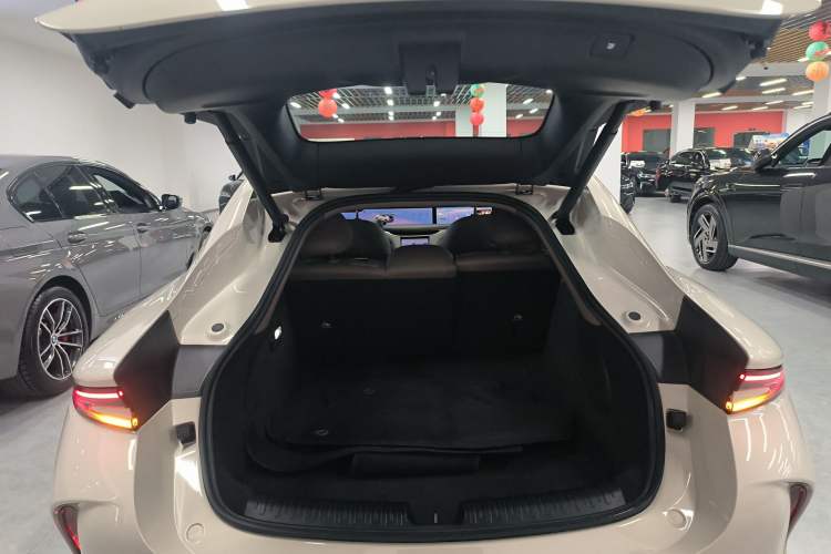 Used IM L6 2025 Ultra Model
