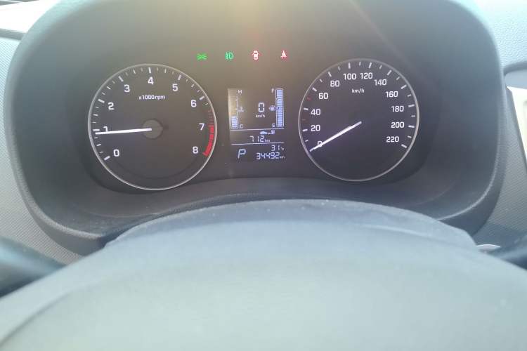 Used Hyundai ix25 2015 1.6L Automatic Two-Wheel Drive Smart GLS Trim Odometer Close Up