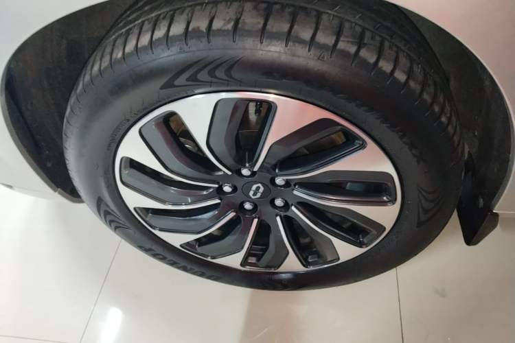 Used Hima AITO M7 2024 1.5T Rear-Drive Plus Version 5 Seats Left Front Wheel Hub