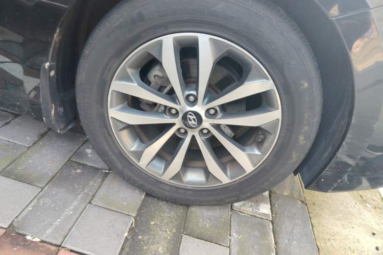 Used Hyundai Azera 2011 2.4L Luxury Model
