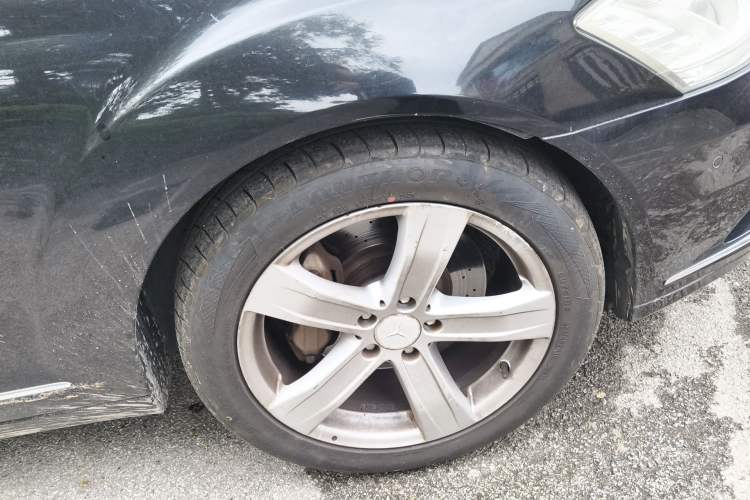 Used Mercedes-Benz S-Class 2010 S 350 L Luxury Model Right Front Wheel Hub