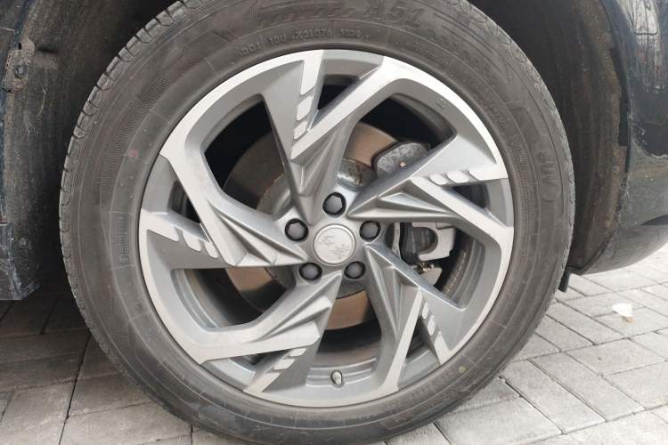 Used Hongqi HS3 PHEV 2025 Model 117km Jingwei Edition Right Front Wheel Hub