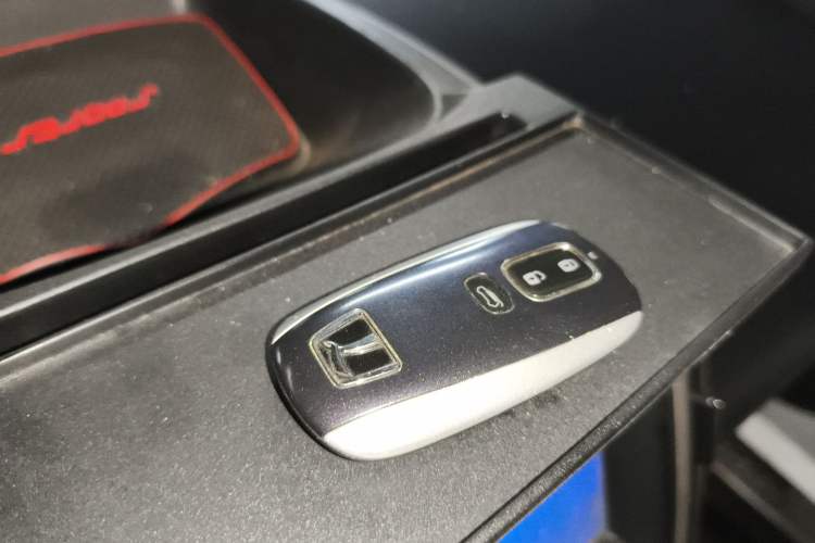 Used Luxgen U6 SUV 2014 2.0T ZhiZun Model