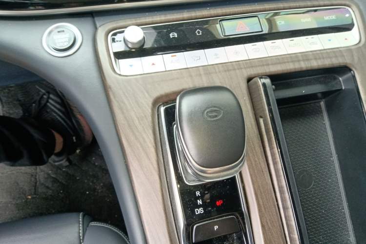 Used GAC Trumpchi M8 2021 Lingxiu Series 390T Ultimate Edition Gear Lever