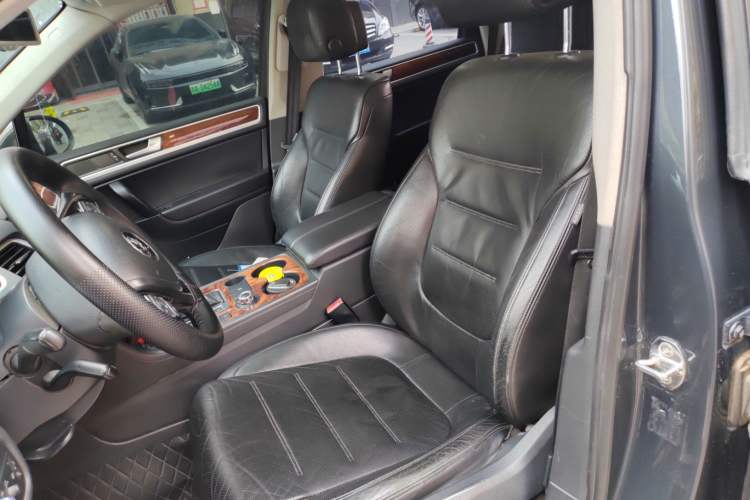 Used Volkswagen Touareg 2011 3.0 TSI Standard Version
