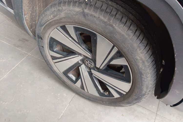 Used Volkswagen Teramont 2022 380TSI Four-Wheel Drive Prestige Luxury Edition Right Rear Wheel Hub