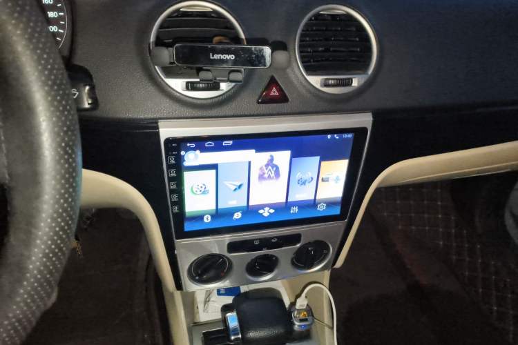 Used Volkswagen Lavida 2011 1.6L Automatic PinYou Edition Audio And AC Panel