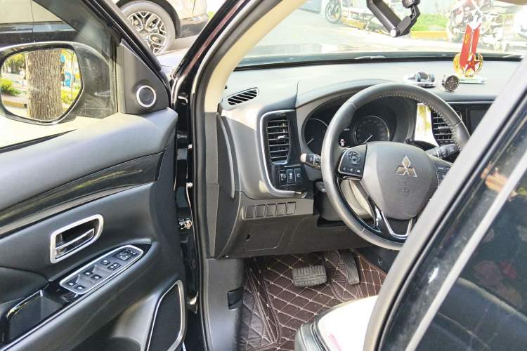 Used Mitsubishi Outlander 2019 2.0L Two-Wheel Drive Comfort Edition 5 Seats China V Standard