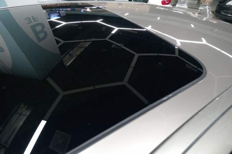 Used BMW 5 Series 2014 525Li Luxury Design Package Roof