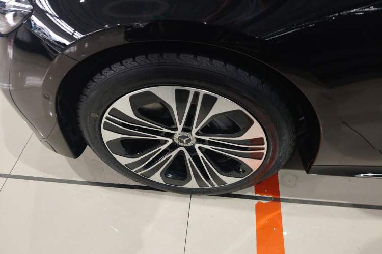 Used Mercedes-Benz E-Class 2024 E 300 L Fashion Sport Model Left Front Wheel Hub