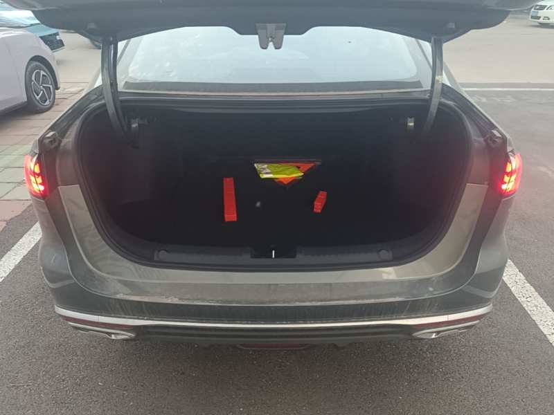 Used Geely Auto Emgrand 2026 Model 5th Generation 1.5L CVT Luxury Edition — 18