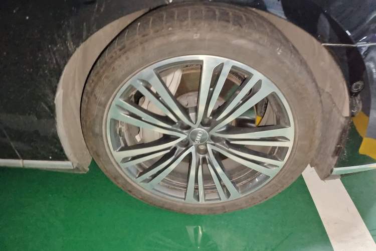 Used Audi A8 2018 A8L 55 TFSI quattro Prestige Edition Right Front Wheel Hub