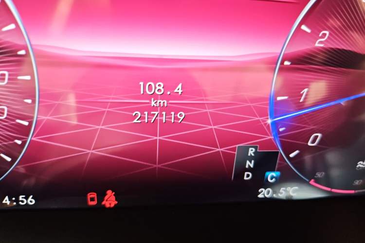 Used Mercedes-Benz GLC 2017 GLC 200 4MATIC Odometer Close Up