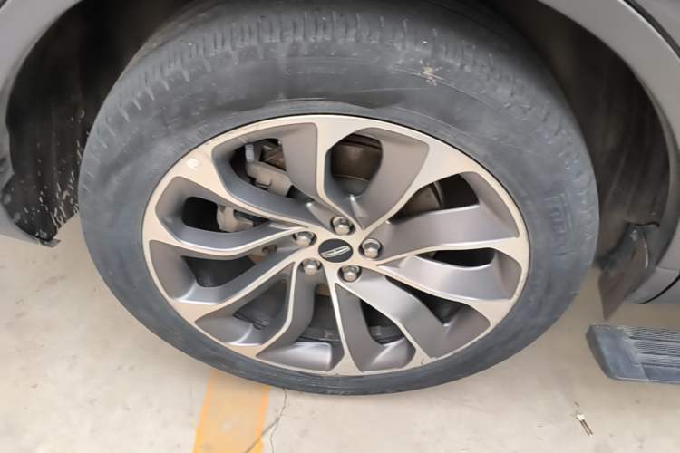 Used Lincoln Aviator 2020 3.0T V6 All-Wheel Drive Executive Version Right Rear Wheel Hub