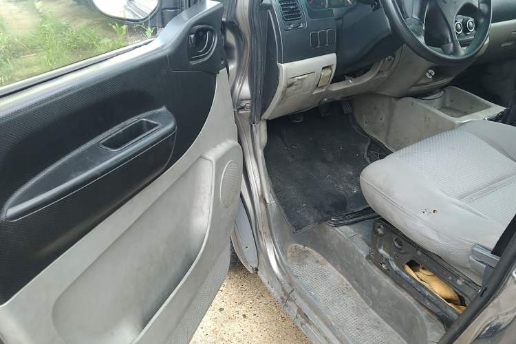 Used FORTHING Lingzhi 2016 V3 1.5L 5-Seater Special Offer Model Driver Seat