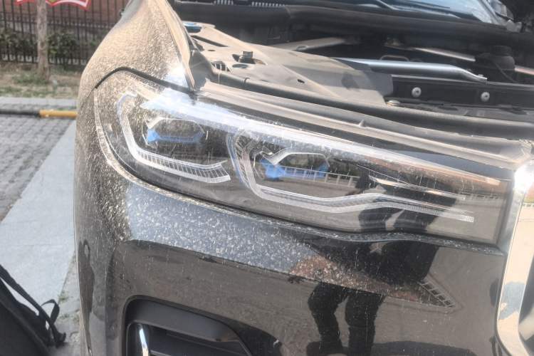 Used BMW X7 2021 Restyled xDrive40i Luxury Package with Premium Features Right Front Headlight