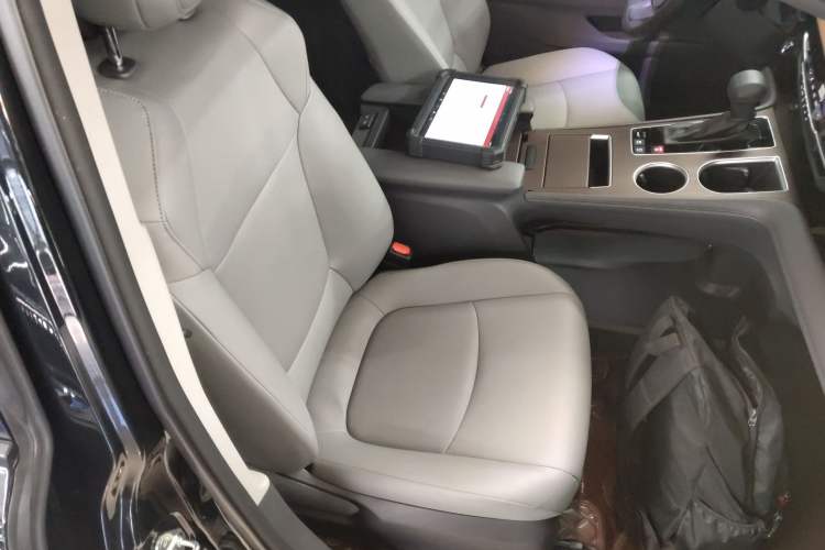 Used Toyota Granvia 2024 2.5L Hybrid Comfort Edition Right Front Seat