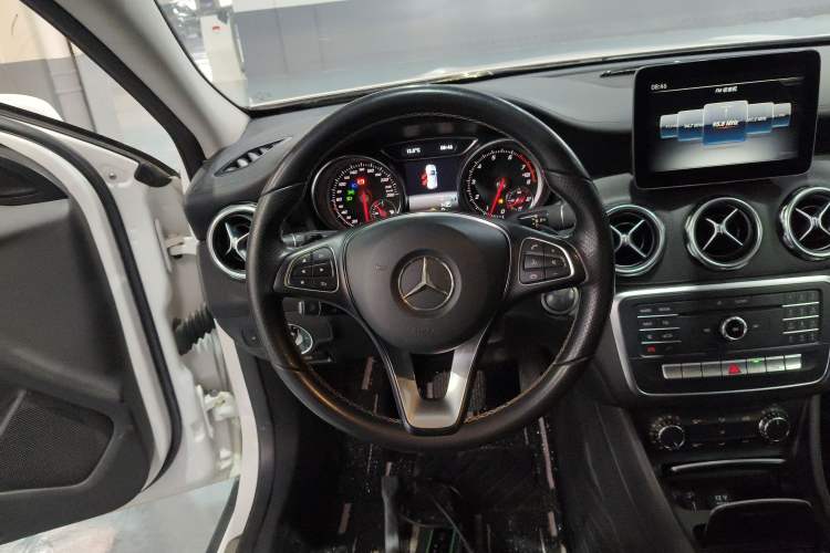 Used Mercedes-Benz GLA 2017 GLA 200 Fashion Model
