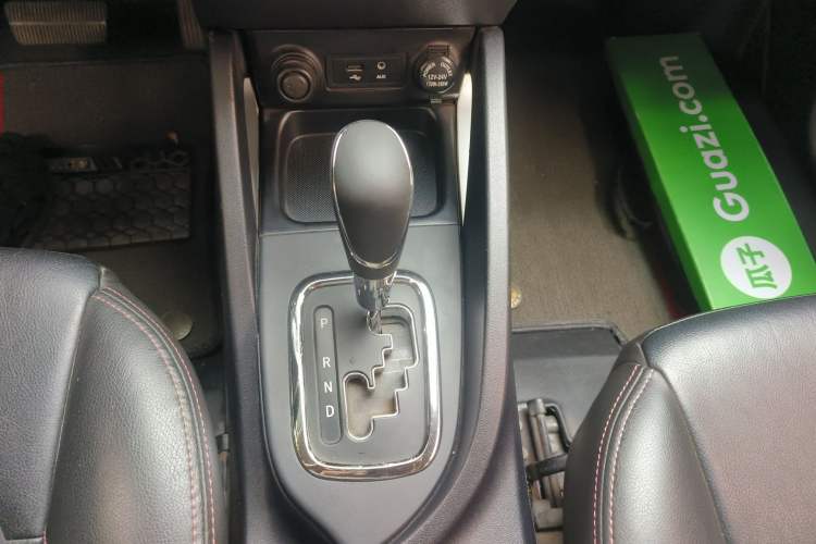 Used CHANGAN CS35 2016 1.6L Automatic Luxury Model China V Standard Gear Lever