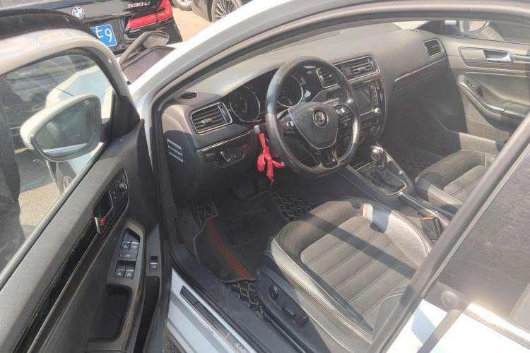 Used Volkswagen Sagitar 2015 230TSI Automatic Luxury Model